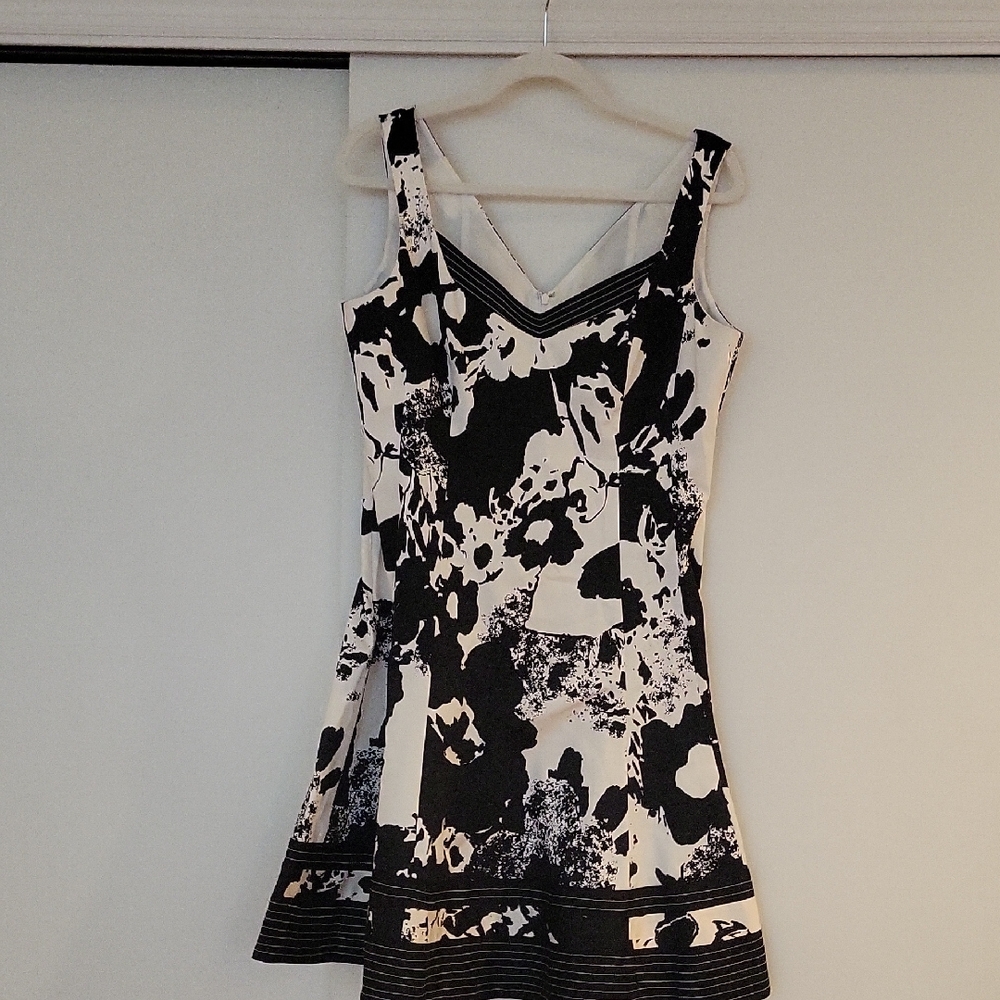 Black and White Floral Women's Dress - Sz 12